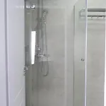 Stay-five Modern Self Check-in & Fast Wi-fi Apartment *
