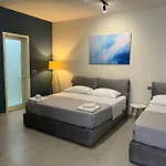 Stay-five Modern Self Check-in & Fast Wi-fi Shkodër