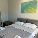 Stay-five Modern Self Check-in & Fast Wi-fi Shkodër