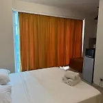 Stay-five Modern Self Check-in & Fast Wi-fi Apartment