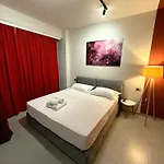 Stay-five Modern Self Check-in & Fast Wi-fi Apartment