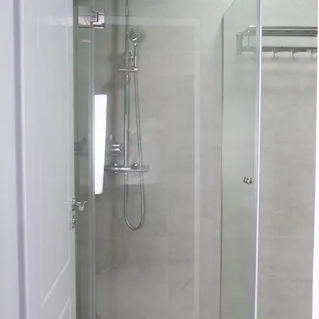 Stay-five Modern Self Check-in & Fast Wi-fi Apartmán *