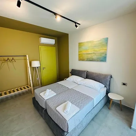 Stay-five Modern Self Check-in & Fast Wi-fi Shkodër