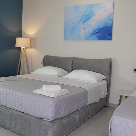 Stay-five Modern Self Check-in & Fast Wi-fi