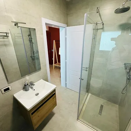 Stay-five Modern Self Check-in & Fast Wi-fi * Shkodër