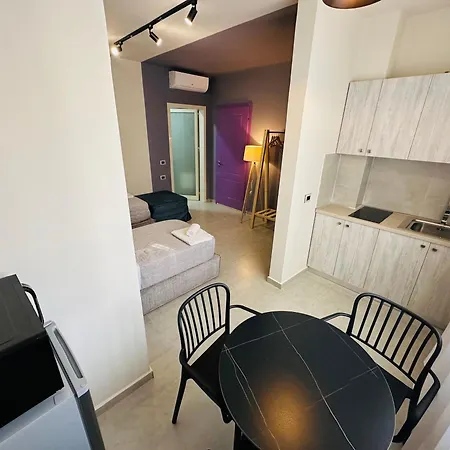 Stay-five Modern Self Check-in & Fast Wi-fi Shkodër