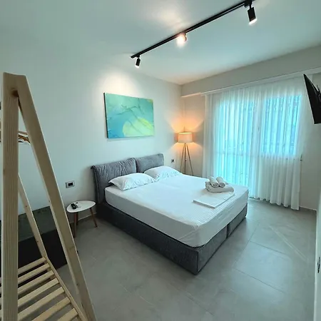 Stay-five Modern Self Check-in & Fast Wi-fi Apartmán