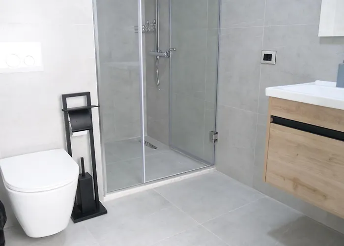 Stay-five Modern Self Check-in & Fast Wi-fi Apartmán *