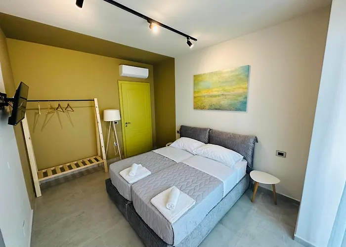 Stay-five Modern Self Check-in & Fast Wi-fi Shkodër