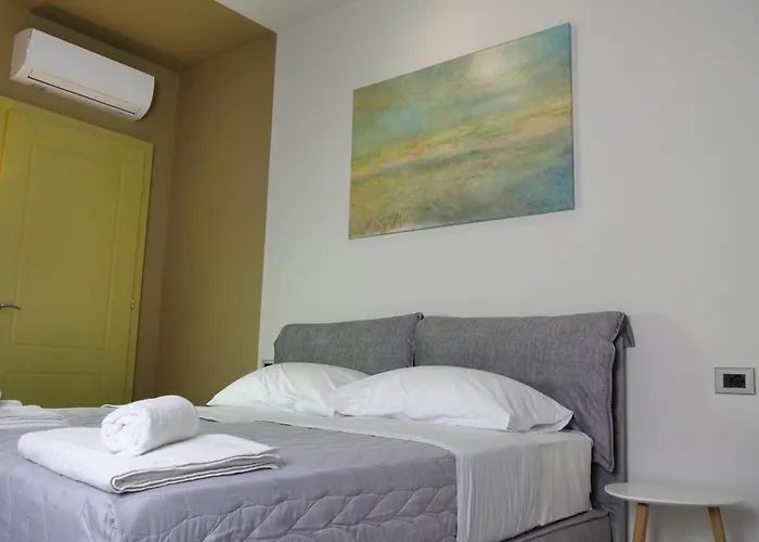 Stay-five Modern Self Check-in & Fast Wi-fi