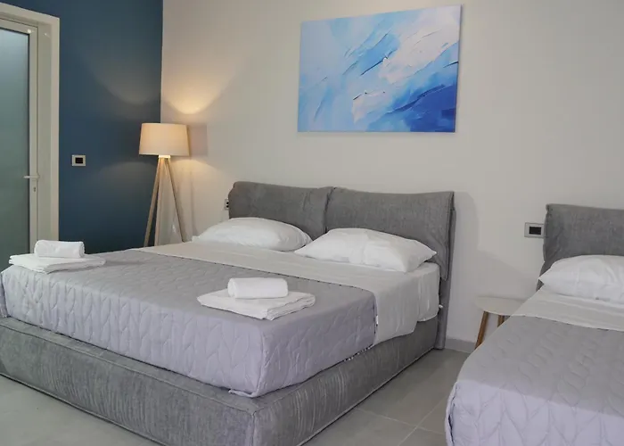 Stay-five Modern Self Check-in & Fast Wi-fi