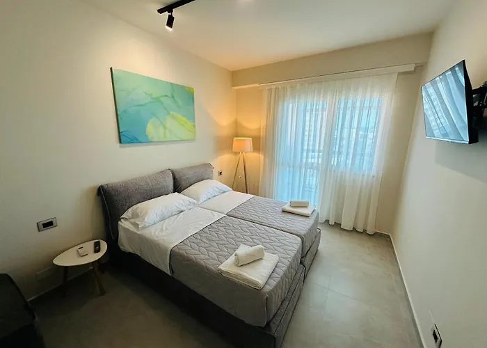 Stay-five Modern Self Check-in & Fast Wi-fi Apartmán