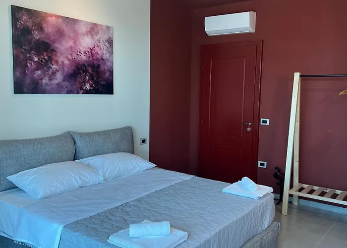 Stay-five Modern Self Check-in & Fast Wi-fi