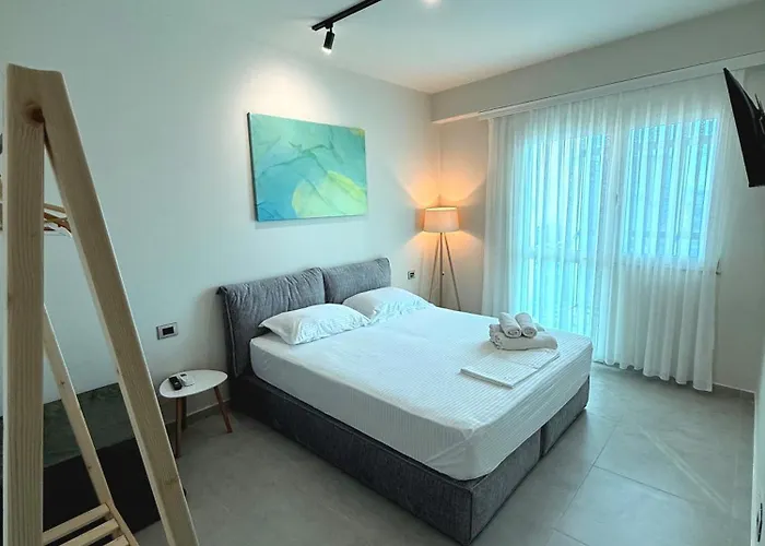 Stay-five Modern Self Check-in & Fast Wi-fi Apartmán