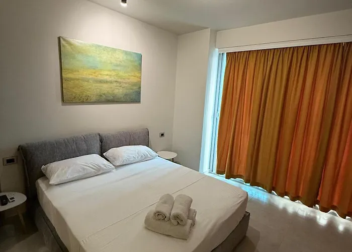 Stay-five Modern Self Check-in & Fast Wi-fi Apartmán