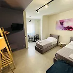 Stay-five Modern Self Check-in & Fast Wi-fi *