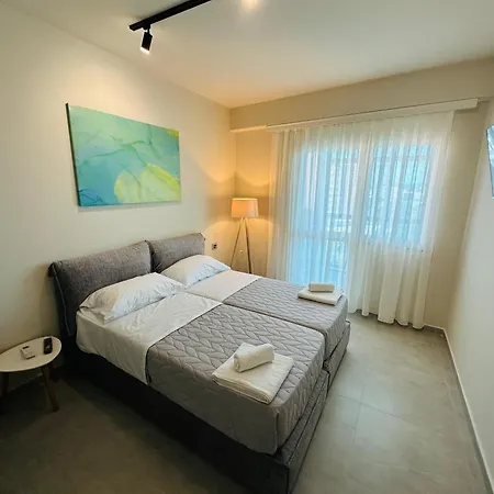 Stay-five Modern Self Check-in & Fast Wi-fi Apartment