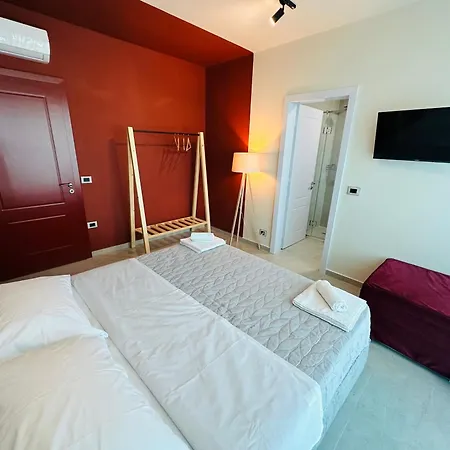 Stay-five Modern Self Check-in & Fast Wi-fi Apartment *