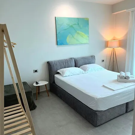Stay-five Modern Self Check-in & Fast Wi-fi Shkodër