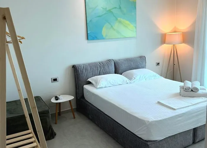 Stay-five Modern Self Check-in & Fast Wi-fi Shkodër