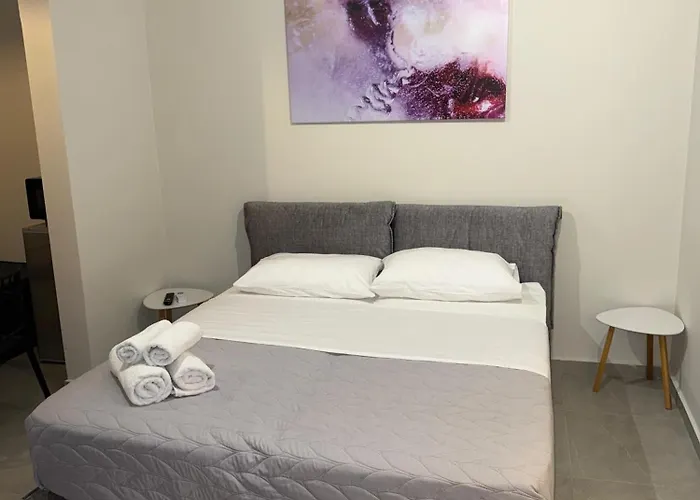 Stay-five Modern Self Check-in & Fast Wi-fi Lejlighed